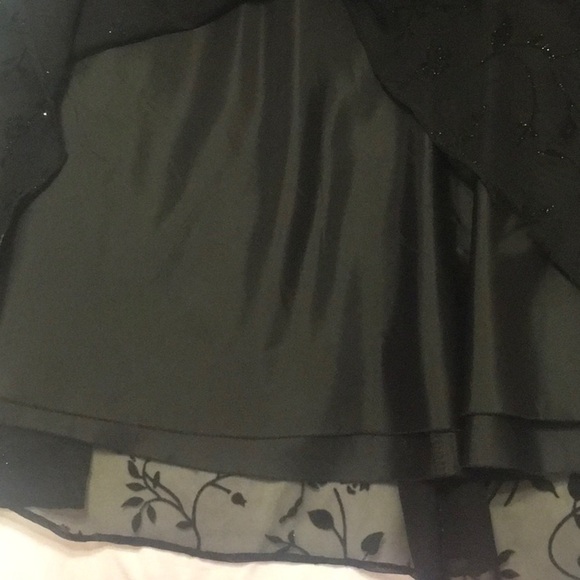 🆕 Lightly sparkly flowered long black skirt. - Picture 6 of 7